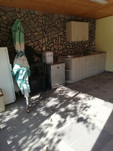 Вила с басейн и панорама към язовир - с. Светлина, обл. Хасково - снимка 2