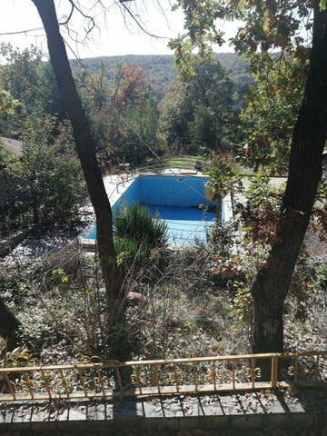 Вила с басейн и панорама към язовир - с. Светлина, обл. Хасково - снимка 4