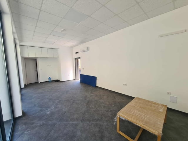 Търговско помещение под наем - гр. Хасково до Втора и Трета поликлиника - снимка 3