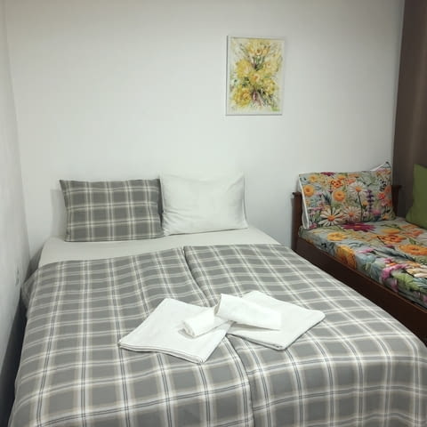 Студио Орхидея до Морската градина ИУ ВВМУ на Варна, град Варна | Квартири / Нощувки - снимка 4