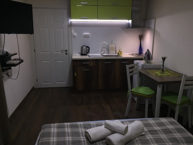 Студио Орхидея до Морската градина ИУ ВВМУ на Варна, град Варна | Квартири / Нощувки - снимка 10