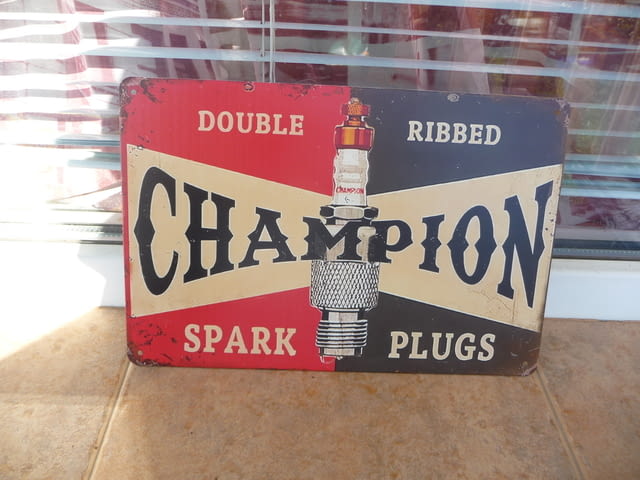 Метална табела Champion запалителна свещ стартер искра старт реклама ретро гараж сервиз ремонт коли - снимка 1