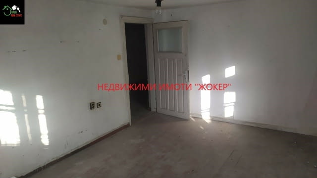 Четиристаен апартамент /етаж от къща/ в гр. Велико Търново, city of Veliko Tarnovo - снимка 5