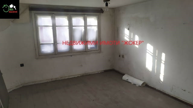 Четиристаен апартамент /етаж от къща/ в гр. Велико Търново, city of Veliko Tarnovo - снимка 6