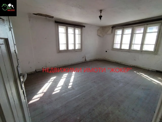 Четиристаен апартамент /етаж от къща/ в гр. Велико Търново, city of Veliko Tarnovo - снимка 10