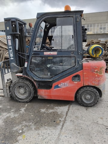 Продаваме газокар HELI 2.5 тона - град Бургас | Машини / Съоръжения - снимка 1