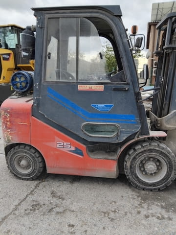 Продаваме газокар HELI 2.5 тона - град Бургас | Машини / Съоръжения - снимка 2