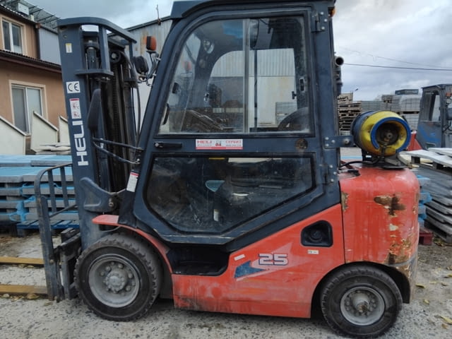 Продаваме газокар HELI 2.5 тона - град Бургас | Машини / Съоръжения - снимка 1