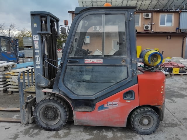Продаваме газокар HELI 2.5 тона - град Бургас | Машини / Съоръжения - снимка 2