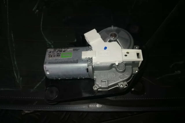 Продавам задно стъкло, оборудване на 5(задна)врата за CITROEN C4 2012 г. - снимка 5