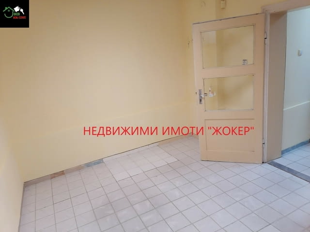 Търговско помещение /магазин/ в гр. Велико Търново, city of Veliko Tarnovo - снимка 2