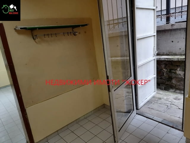 Търговско помещение /магазин/ в гр. Велико Търново, city of Veliko Tarnovo - снимка 7