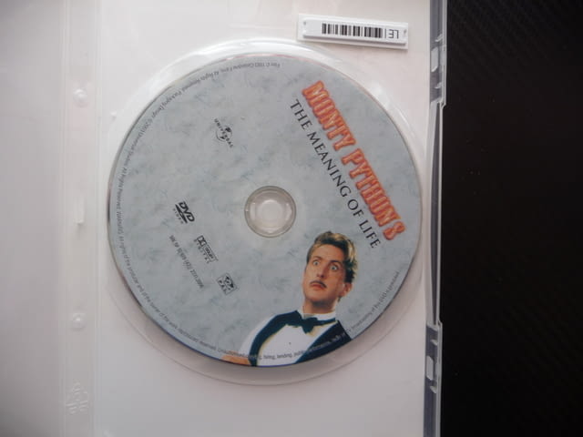 Монти Пайтън Смисълът на живота DVD филм скандален безпардонен смешен шокиращ комедия побъркващ :) - снимка 2