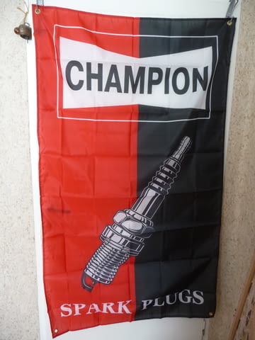 Знаме Champion реклама запалителни свещи ток стартер старт черно червено потегляне искра огън динамо - снимка 1