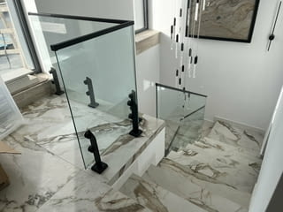 Алуминиеви и Стъклени парапети Неделчев – град Варна | Монтажи