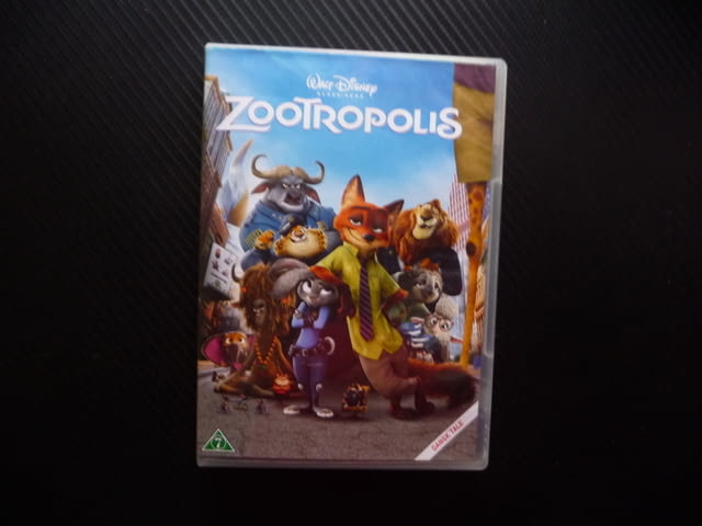 Zootropolis DVD филм анимация Disney хубава полицай престъпник зайче лисица бик животни лъв страна - снимка 1