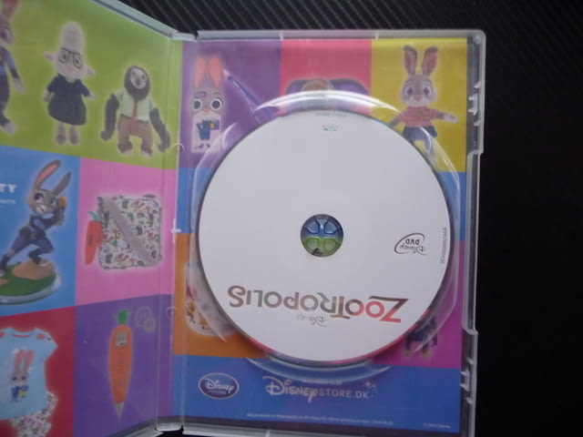 Zootropolis DVD филм анимация Disney хубава полицай престъпник зайче лисица бик животни лъв страна - снимка 2