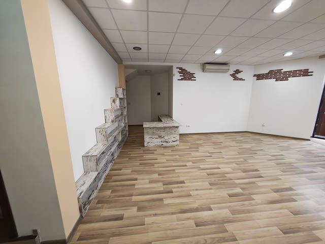 Давам помещение 120 кв.м. под наем 120 m2, Brick, Internet, Air Conditioning, Security System, Electricity - city of Pernik | Offices - снимка 3