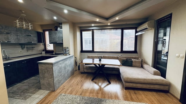 Тристаен апартамент - топ център, гр. Хасково 3-стаен, 98 м2, Тухла - град Хасково | Апартаменти - снимка 1