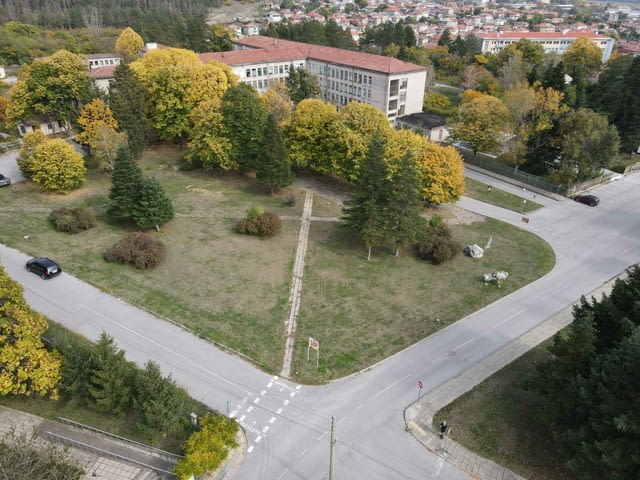 Продавам инвестиционен парцел в гр. Велики Преслав, city of Vеliki Prеslav - снимка 1