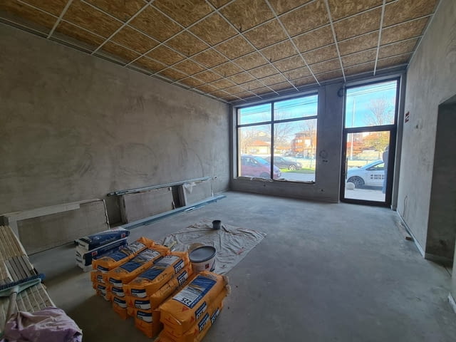 Търговски обект под наем - кв. Каменни, до Градската градина - гр. Хасково - снимка 1