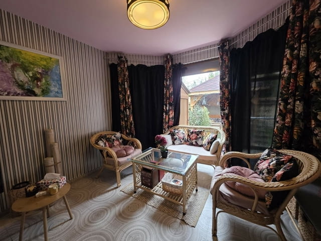 Триетажна къща с гараж, паркомясто и озеленен двор в кв. Куба, гр. Хасково - снимка 2