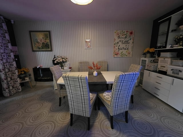 Триетажна къща с гараж, паркомясто и озеленен двор в кв. Куба, гр. Хасково - снимка 4