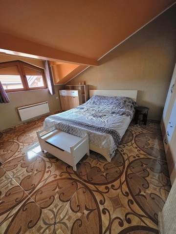 Триетажна къща с гараж, паркомясто и озеленен двор в кв. Куба, гр. Хасково - снимка 6