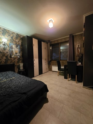 Триетажна къща с гараж, паркомясто и озеленен двор в кв. Куба, гр. Хасково - снимка 7