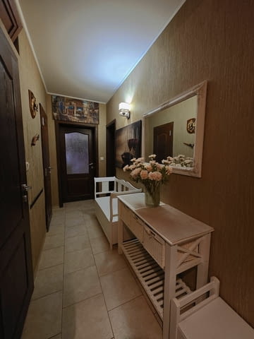 Триетажна къща с гараж, паркомясто и озеленен двор в кв. Куба, гр. Хасково - снимка 9