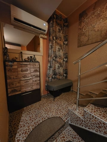 Триетажна къща с гараж, паркомясто и озеленен двор в кв. Куба, гр. Хасково - снимка 10