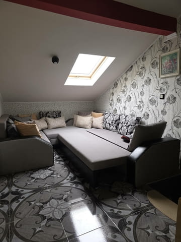 Триетажна къща с гараж, паркомясто и озеленен двор в кв. Куба, гр. Хасково - снимка 11