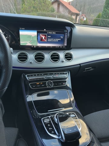 Mercedes-Benz E 220 4-Matic 2018г. Дизел, Автоматична, Комби - град Троян | Автомобили / Джипове - снимка 11