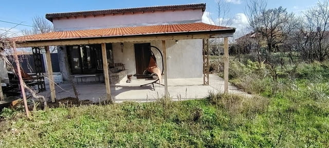 Стара къща с лятна кухня и голям парцел-с. Долно Сираково, обл.Хасково - снимка 1