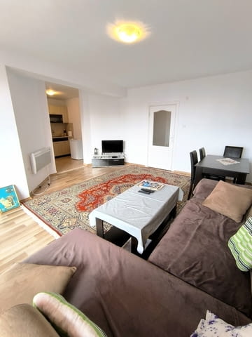 Продавам двустаен апартамент в гр. Перник кв. Изток, град Перник | Апартаменти - снимка 1