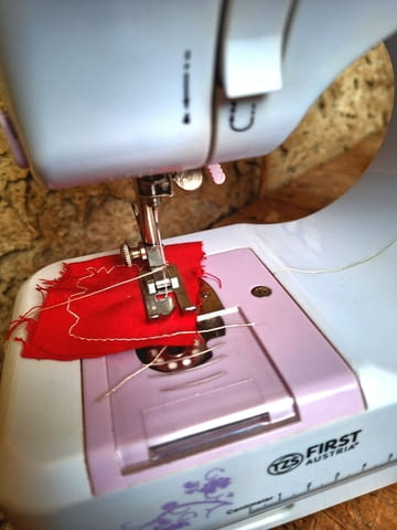 Продавам малка домашна нова шевна машина, град Силистра | Машини / Съоръжения - снимка 2