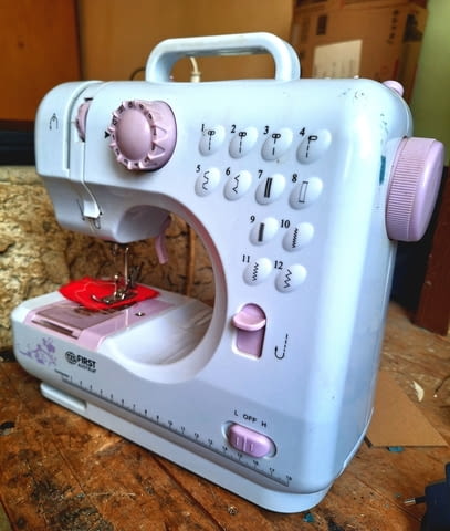 Продавам малка домашна нова шевна машина, град Силистра | Машини / Съоръжения - снимка 7