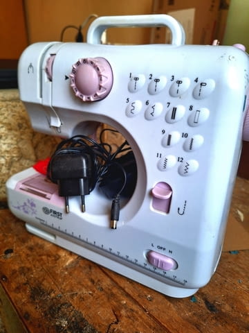 Продавам малка домашна нова шевна машина, град Силистра | Машини / Съоръжения - снимка 8