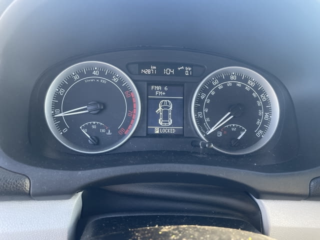 Skoda Roomster 1.6i, 105 кс., автоматик, панорама, парктроник, 142 000 км. реални километри, обслуже - снимка 9