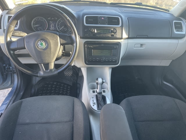 Skoda Roomster 1.6i, 105 кс., автоматик, панорама, парктроник, 142 000 км. реални километри, обслуже - снимка 11