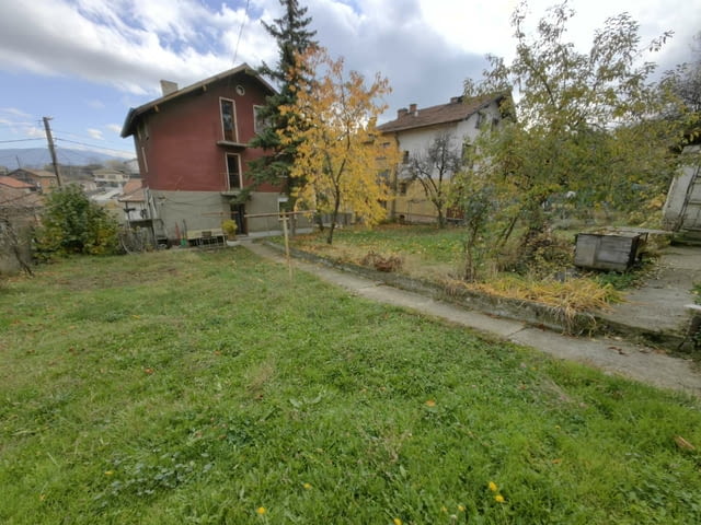 Продавам къща в гр. Перник кв. Ралица 2-floor, Brick, 184 m2 - city of Pernik | Houses & Villas - снимка 9