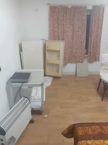 Продава партерна боксониера(стая със самостоятелна баня и тоалетна), подходяща както за живеене на са - снимка 6