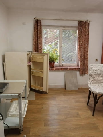 Продава партерна боксониера(стая със самостоятелна баня и тоалетна), подходяща както за живеене на са - снимка 10