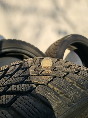 Продавам 18 цолови нови малко използвани само на 500 кв Италиански зимни гуми Манзини с дот 2018 го - снимка 2