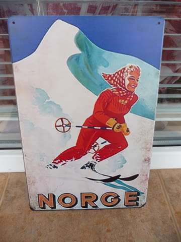 Метална табела разни Норвегия скиорка спускане ски писта наклон ретро ръкавици щеки забрадка усмивка - снимка 1