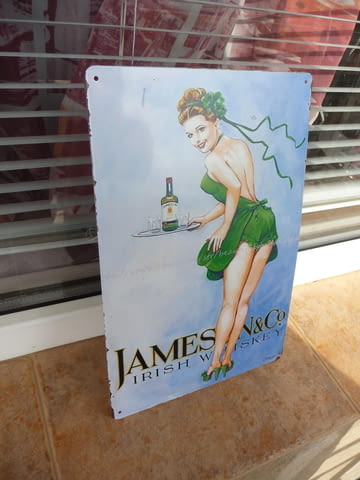 Метална табела алкохол Jameson Irish Whiskey Джеймисън уиски ирландско момиче сервира секси бутилка - снимка 2