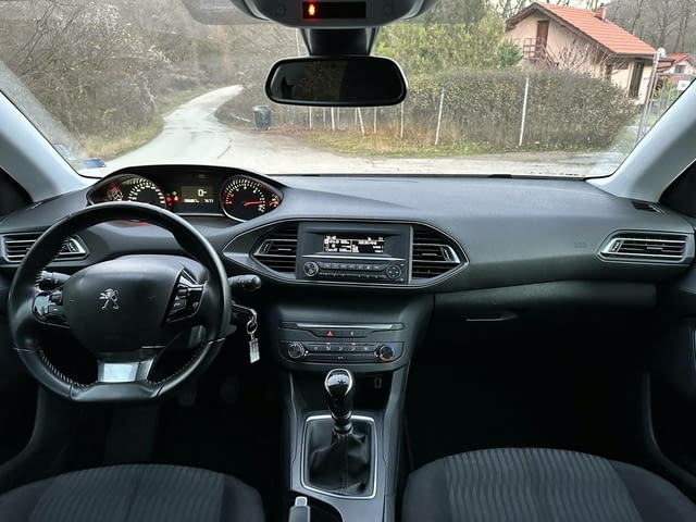 Peugeot 308 1.5BlueHDI - 87000км. 2020г. Дизел, Ръчна, Хечбек - град Троян | Автомобили / Джипове - снимка 11