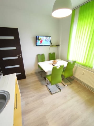 Давам под наем двустаен апартамент преустроен в тристаен в центъра на гр. Перник - снимка 2