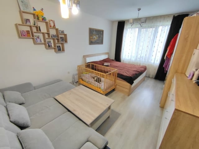 Давам под наем двустаен апартамент преустроен в тристаен в центъра на гр. Перник - снимка 3