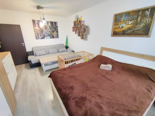 Давам под наем двустаен апартамент преустроен в тристаен в центъра на гр. Перник - снимка 4